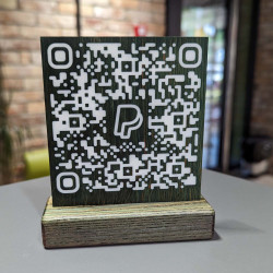 QR code PayPal зі стабілізованої деревени.