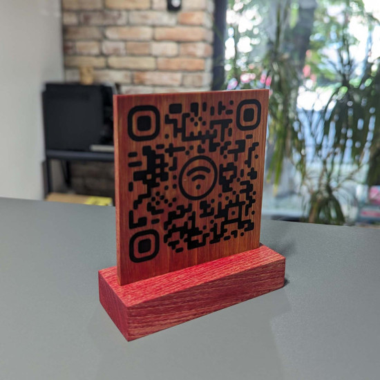 QR code Wi-Fi зі стабілізованої деревени.